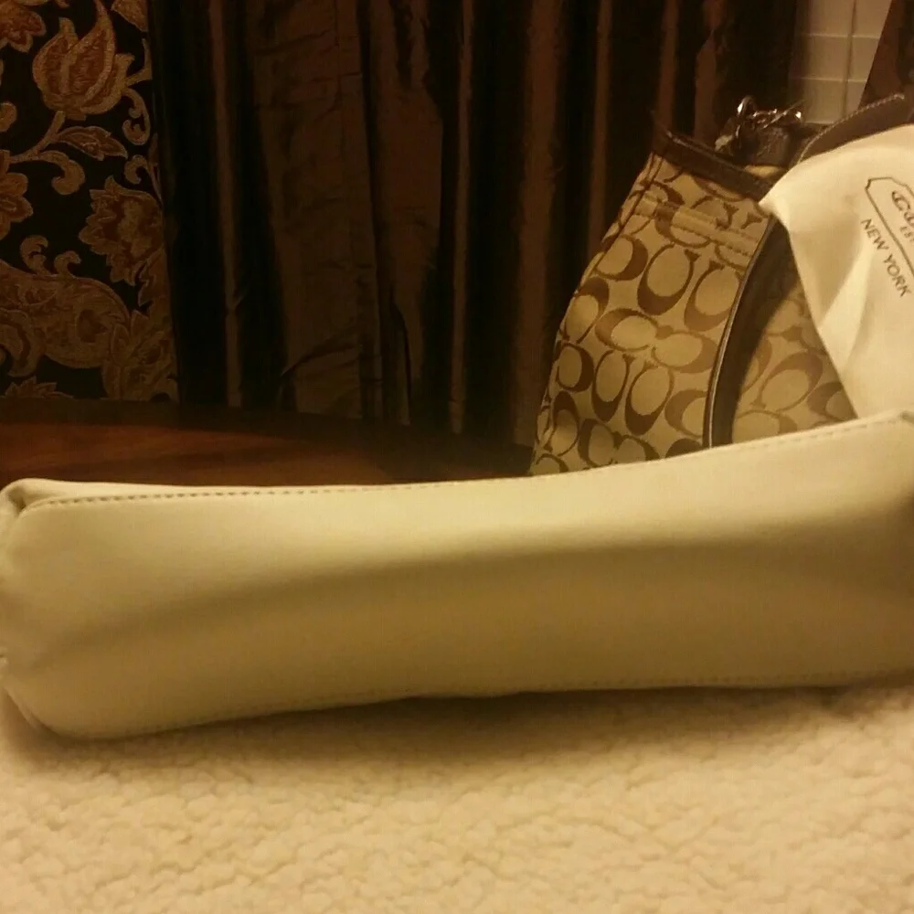 Really Cute White Purse.